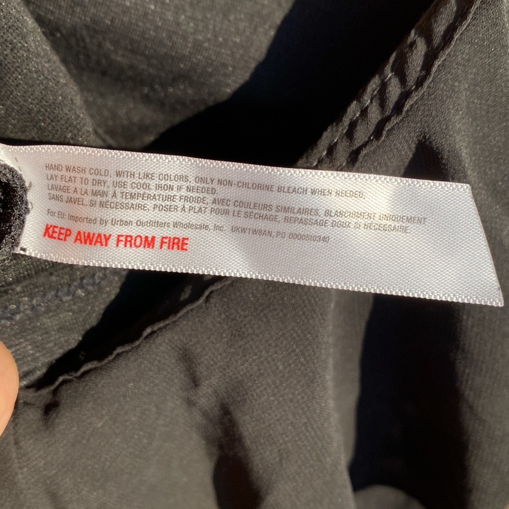 Kimchi Blue Sexy Black Crop Top Women’s Large - Picture 9 of 9